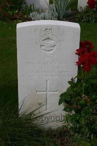 Dozinghem Military Cemetery - Taylor, Edmund